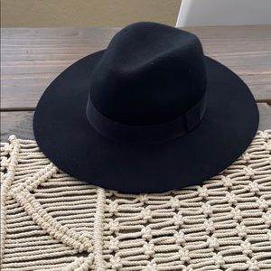 Classic black UO hat